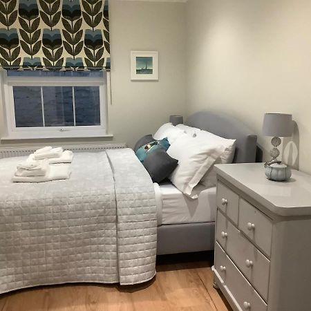 Luxury Refurbished 2 Bedroom Regency Apartment Cheltenham Bagian luar foto